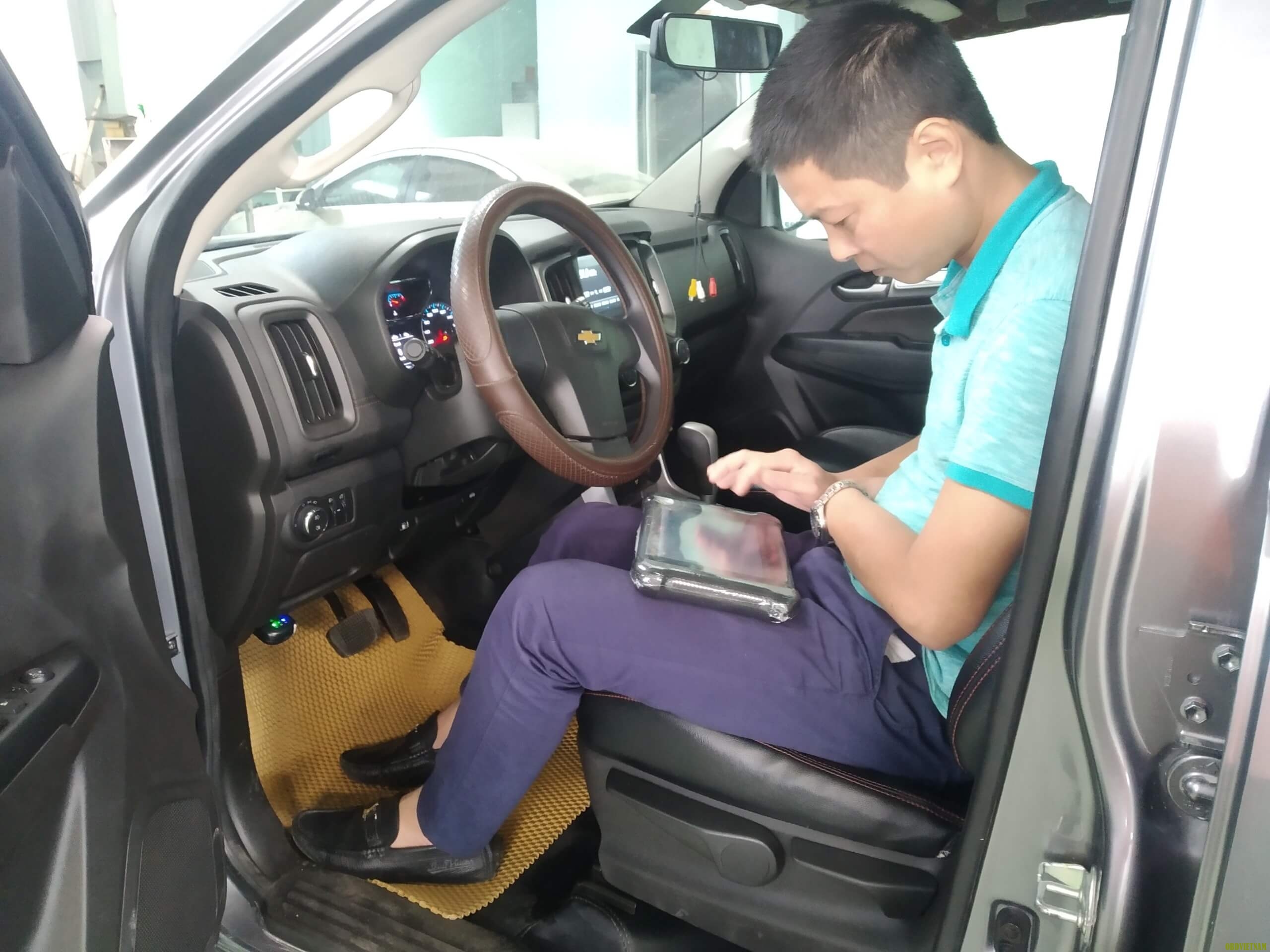 Anh/Em Kỹ Thuật Viên đang test MS906BT Trên xe Chevrolet