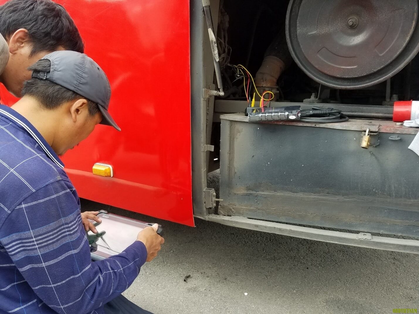 KTV OBD Việt Nam hướng dẫn anh Sơn test thử trên xe tải